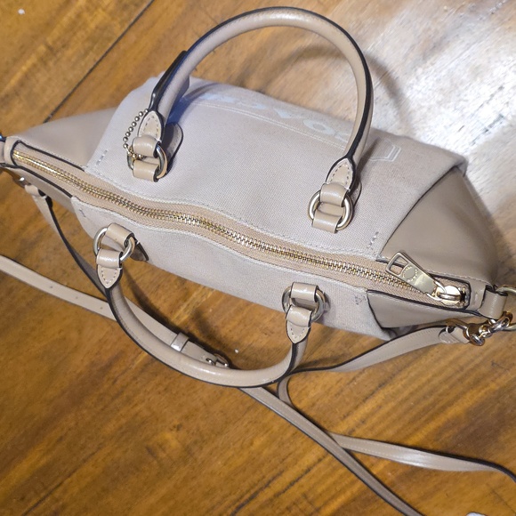 Coach Badge Jacquard Elise Satchel. - Picture 10 of 16